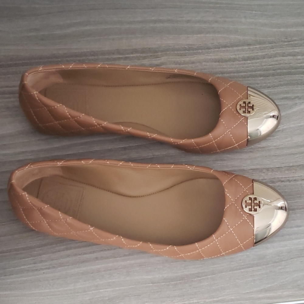 Tory Burch Tan  flat Shoes with gold toe size 7